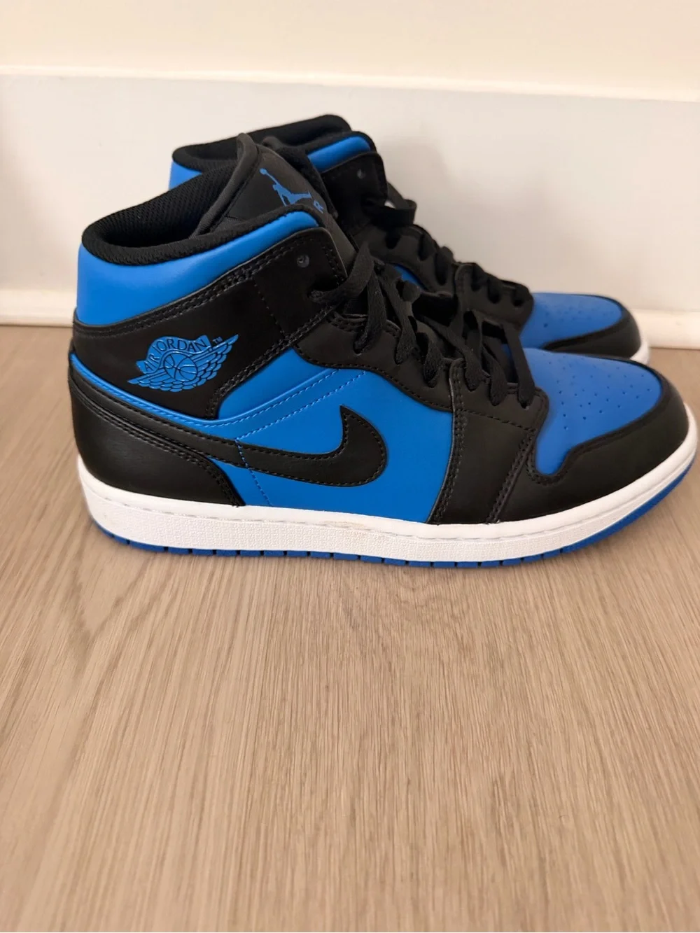 Jordan Mid-Top Sneakers Black & Blue